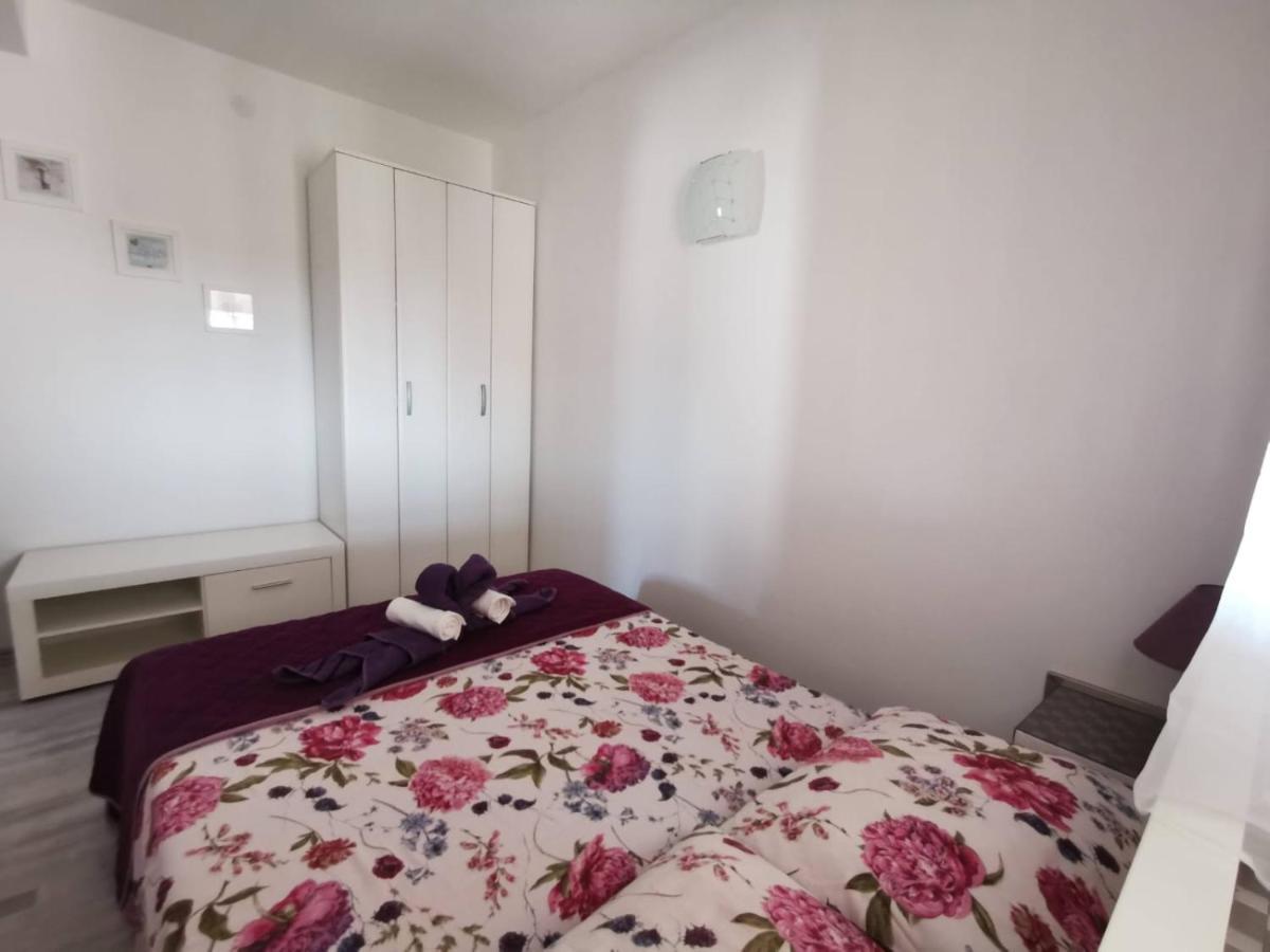 Apartmani Tajana Sukošan Eksteriør billede