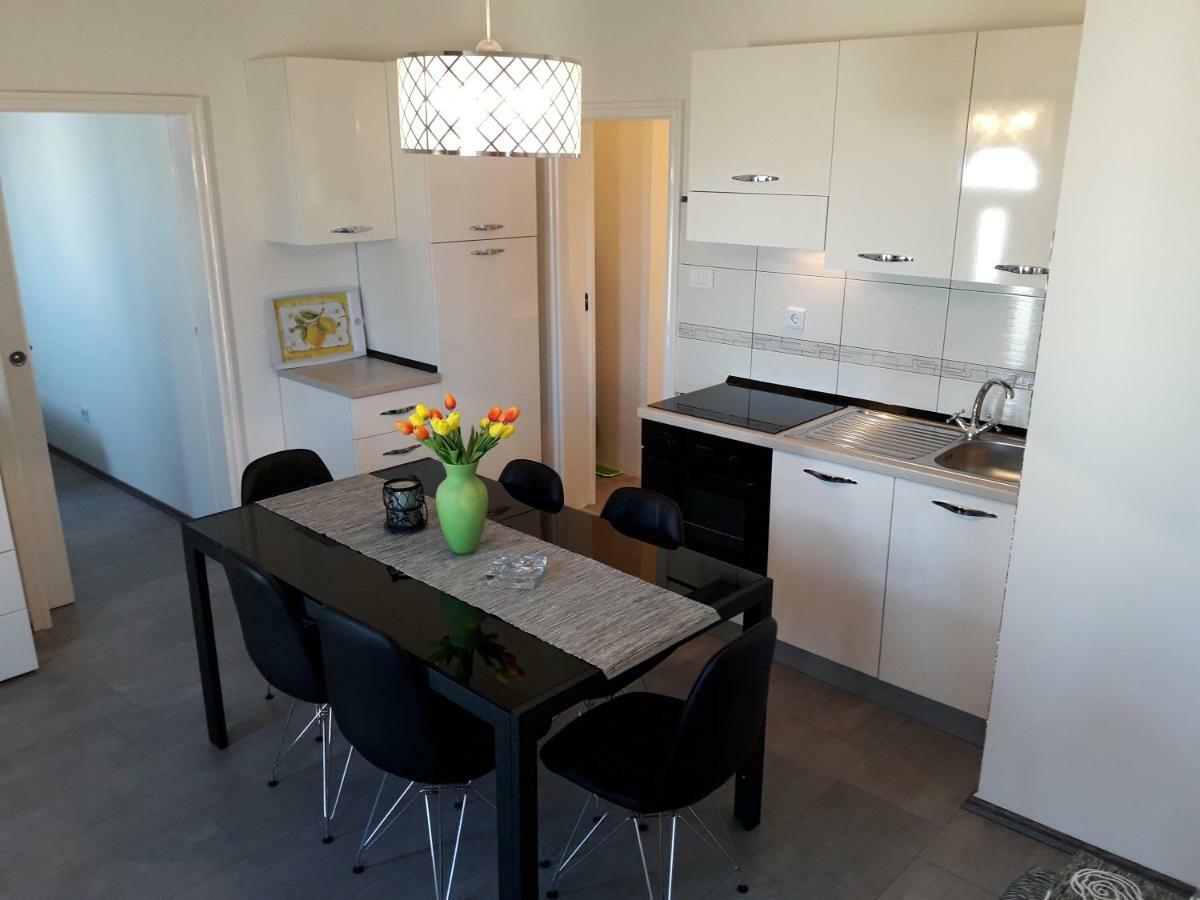 Apartmani Tajana Sukošan Eksteriør billede